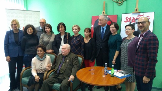 Hotel Uniwersytecki, sala konferencyjna. Pamiątkowe zdjęcie z Prezydentem Lechem Wałęsą, 2017 